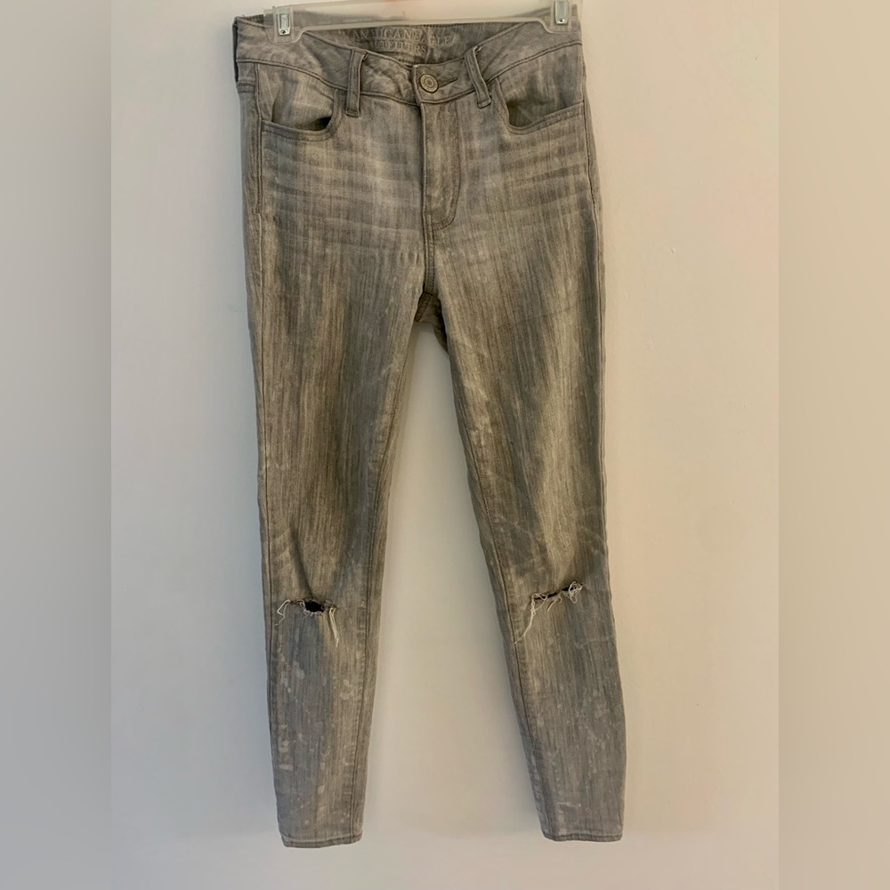 American Eagle Jeggings High Rise Grey Distressed Denim Jean, Stretch. Size 4